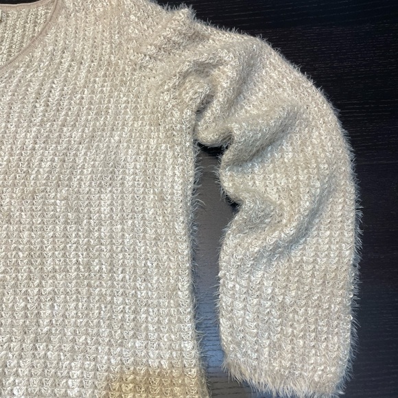 Fuzzy gray sweater - Picture 4 of 5